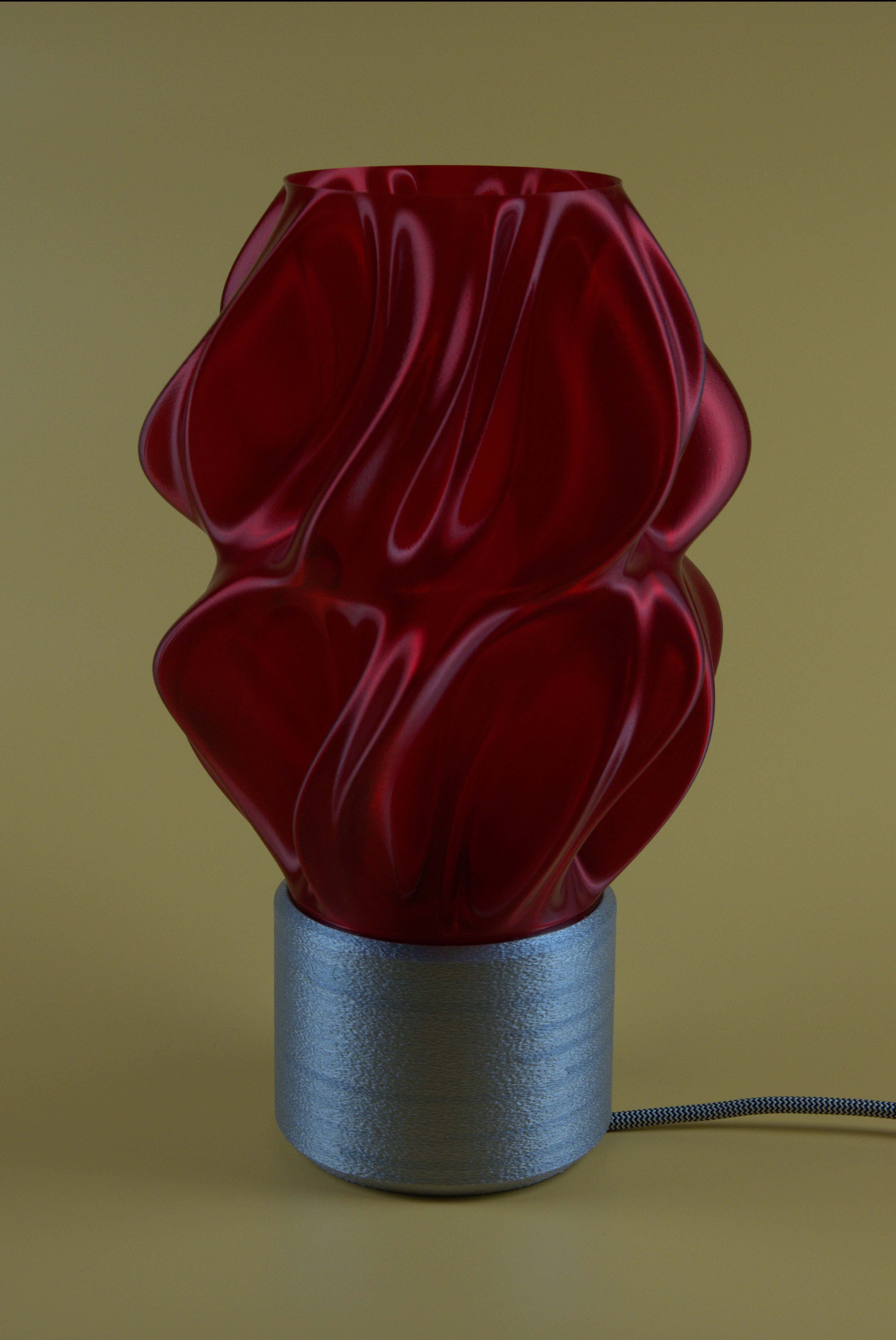 FLUID / SILVER–SCARLET