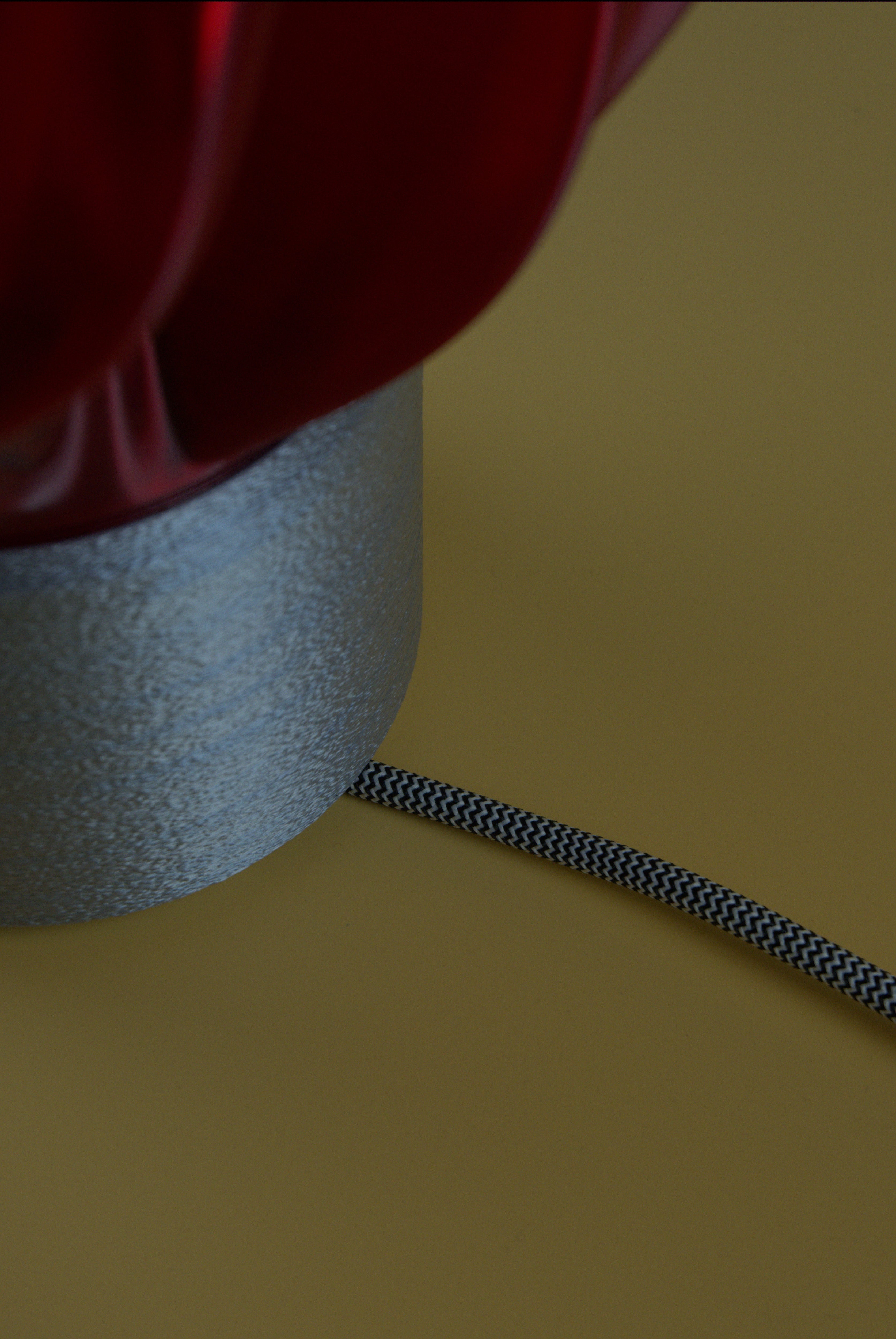 FLUID / SILVER–SCARLET