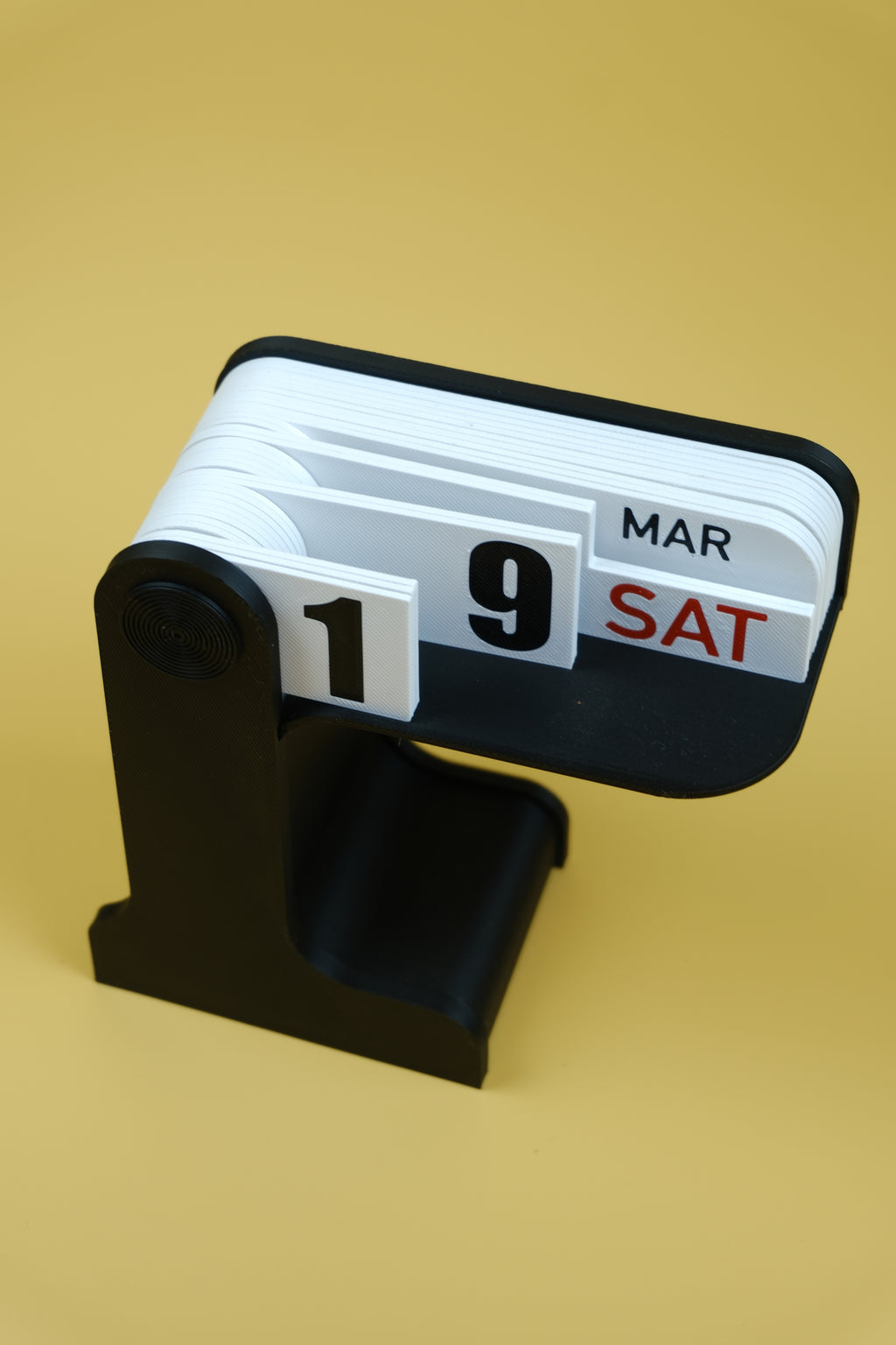 DAY PLAY - Perpetual Desk Calendar BLACK